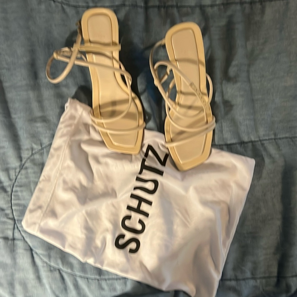 Brand new Schultz shoes